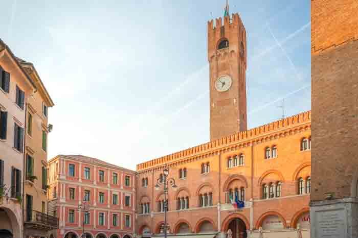 5-esperienze-a-treviso-piazza-dei-signori-1