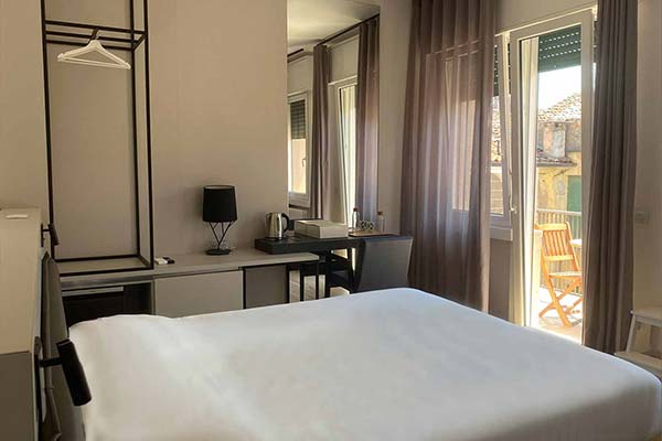 home-03-Junior-room-residenza-ca-fe-treviso-camera-matrimoniale-1